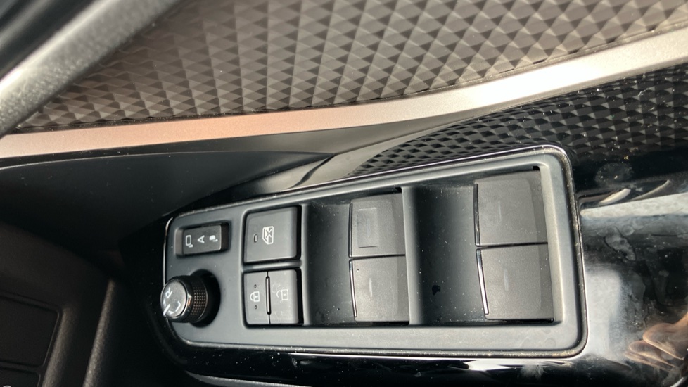 Toyota C-HR 2.0 Hybrid Excel 5dr CVT Hybrid Hatchback - Image 31