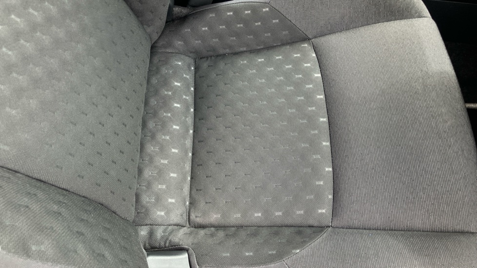Toyota Corolla 2.0 Hybrid 178 Icon 5dr CVT Hybrid Hatchback - Image 17