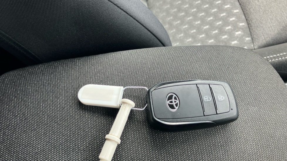 Toyota Corolla 2.0 Hybrid 178 Icon 5dr CVT Hybrid Hatchback - Image 28