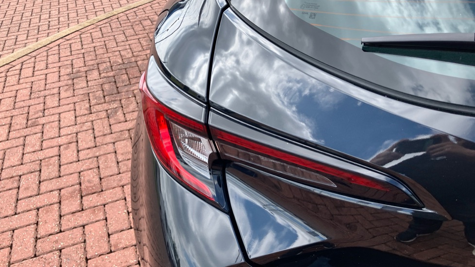 Toyota Corolla 2.0 Hybrid 178 Icon 5dr CVT Hybrid Hatchback - Image 35