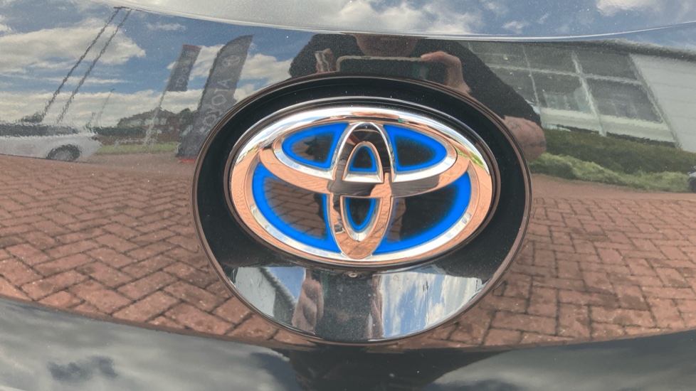 Toyota Corolla 2.0 Hybrid 178 Icon 5dr CVT Hybrid Hatchback - Image 49