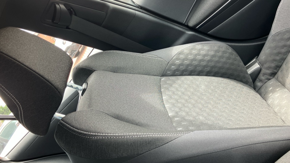 Toyota Corolla 2.0 Hybrid 178 Icon 5dr CVT Hybrid Hatchback - Image 55