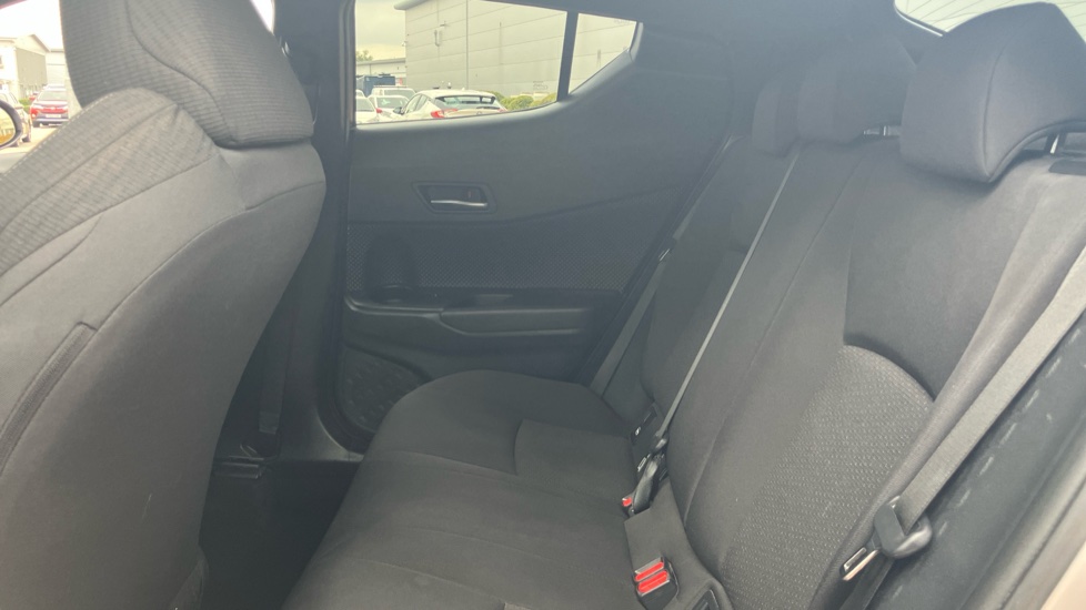 Toyota C-HR 1.8 Hybrid Dynamic 5dr CVT Hybrid Hatchback - Image 15