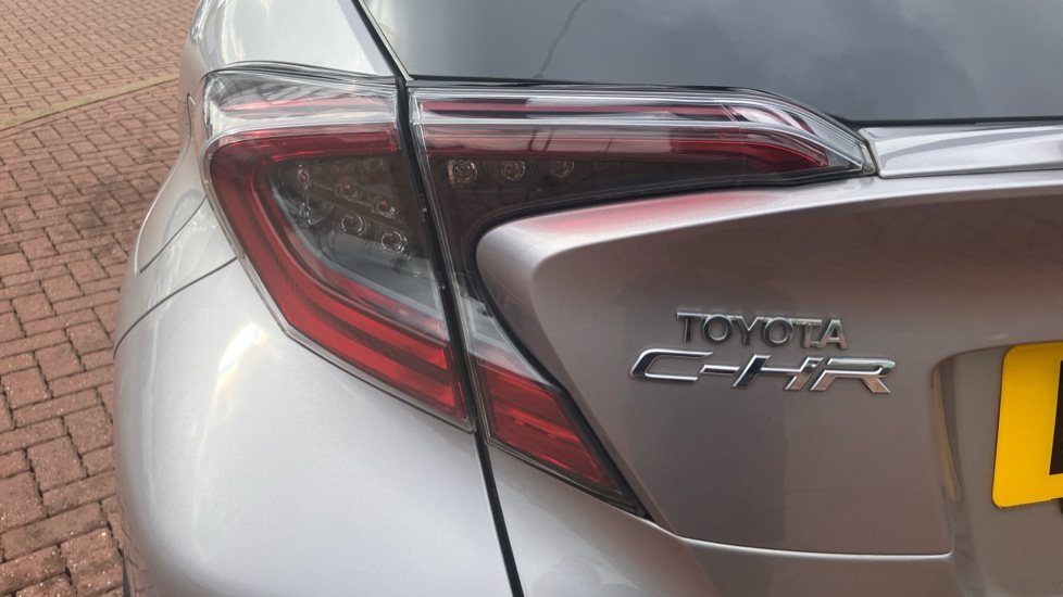 Toyota C-HR 1.8 Hybrid Dynamic 5dr CVT Hybrid Hatchback - Image 21