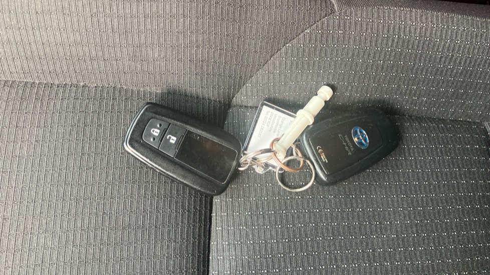 Toyota C-HR 1.8 Hybrid Dynamic 5dr CVT Hybrid Hatchback - Image 28