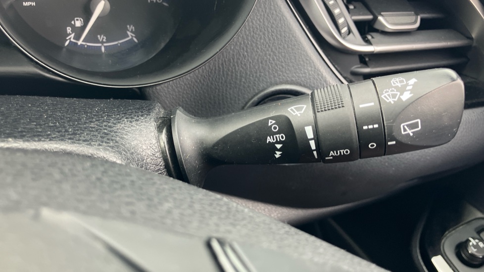 Toyota C-HR 1.8 Hybrid Dynamic 5dr CVT Hybrid Hatchback - Image 32