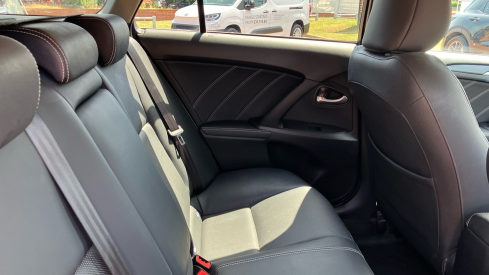 Toyota Avensis 2.0D Business Edition Plus 5dr Diesel Estate - Image 8