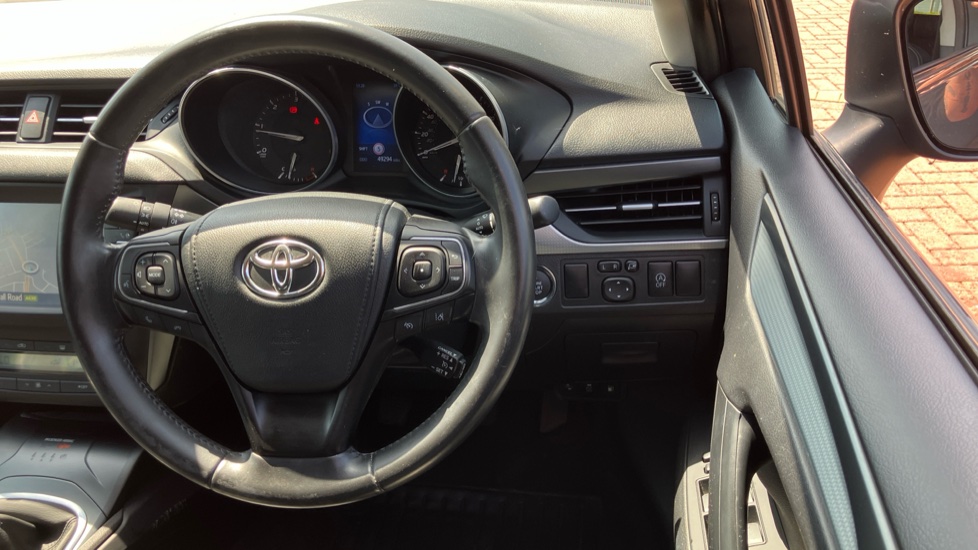 Toyota Avensis 2.0D Business Edition Plus 5dr Diesel Estate - Image 10