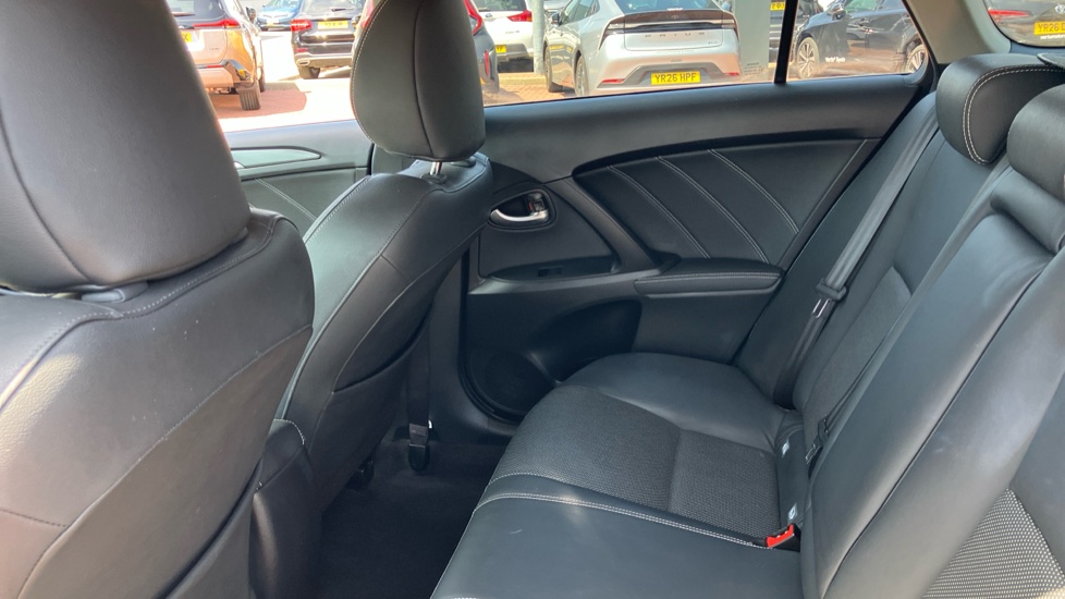 Toyota Avensis 2.0D Business Edition Plus 5dr Diesel Estate - Image 15