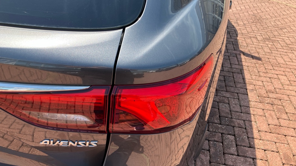 Toyota Avensis 2.0D Business Edition Plus 5dr Diesel Estate - Image 21