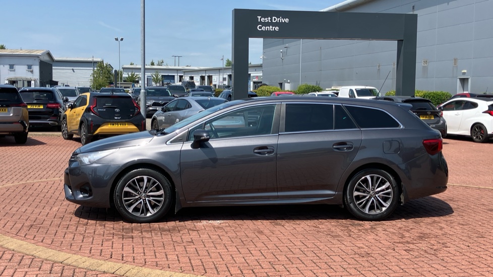 Toyota Avensis 2.0D Business Edition Plus 5dr Diesel Estate - Image 24