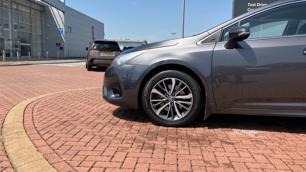 Toyota Avensis 2.0D Business Edition Plus 5dr Diesel Estate - Image 25