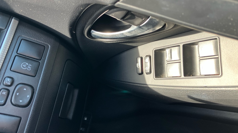 Toyota Avensis 2.0D Business Edition Plus 5dr Diesel Estate - Image 30