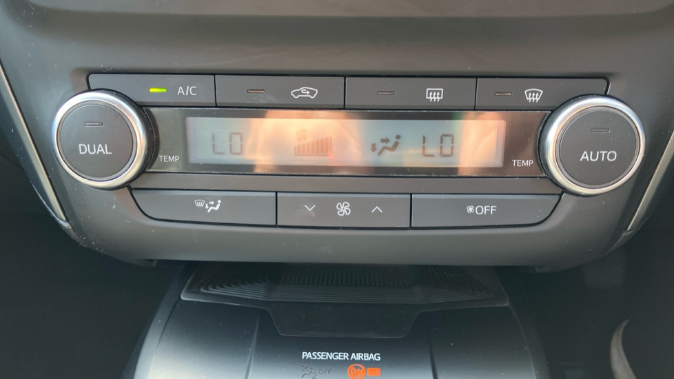 Toyota Avensis 2.0D Business Edition Plus 5dr Diesel Estate - Image 33