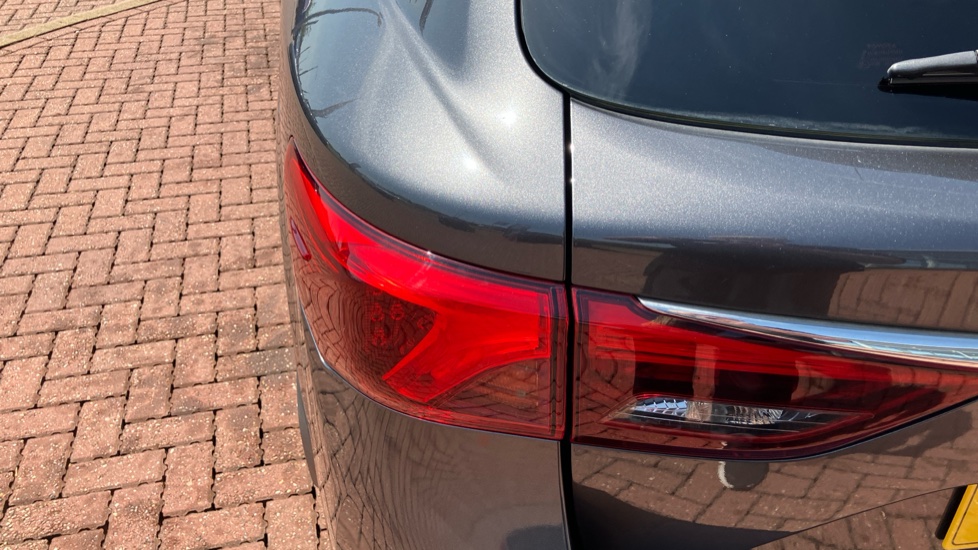 Toyota Avensis 2.0D Business Edition Plus 5dr Diesel Estate - Image 36