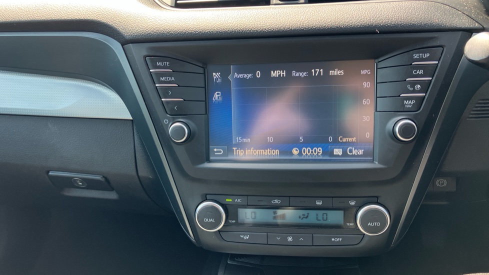 Toyota Avensis 2.0D Business Edition Plus 5dr Diesel Estate - Image 39