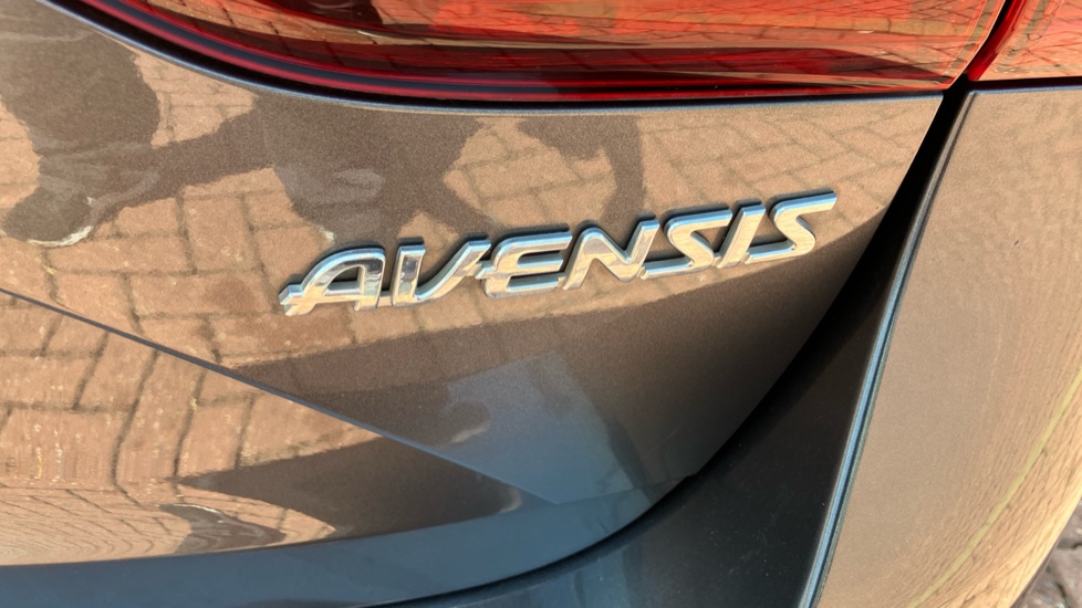 Toyota Avensis 2.0D Business Edition Plus 5dr Diesel Estate - Image 52