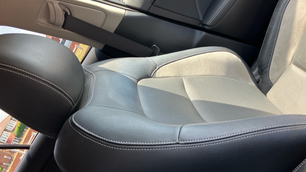 Toyota Avensis 2.0D Business Edition Plus 5dr Diesel Estate - Image 57