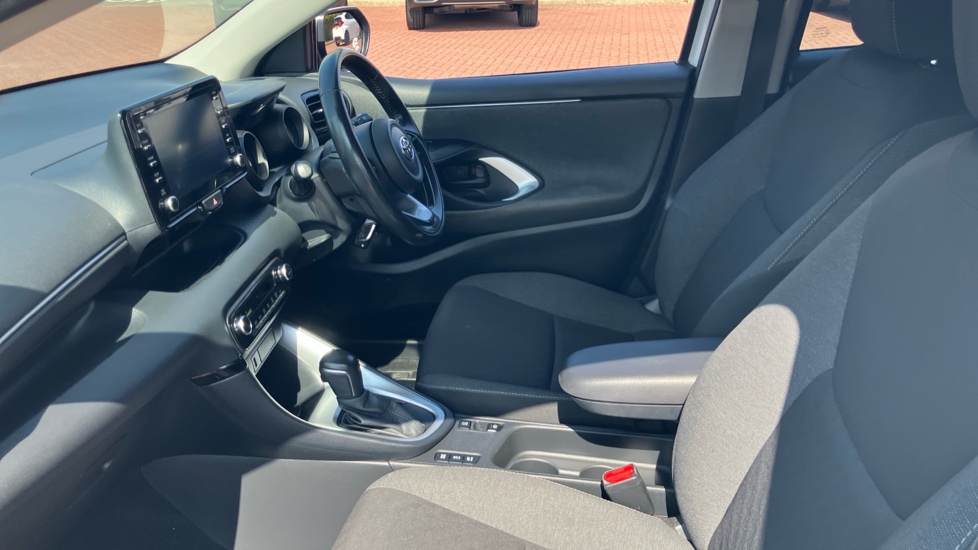Toyota Yaris 1.5 Hybrid Design 5dr CVT Hybrid Hatchback - Image 5