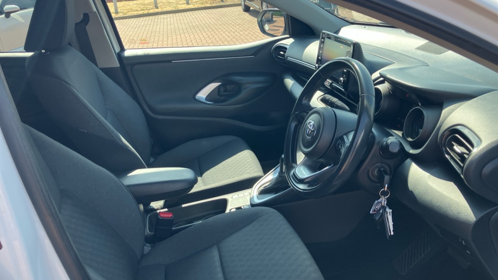 Toyota Yaris 1.5 Hybrid Design 5dr CVT Hybrid Hatchback - Image 12