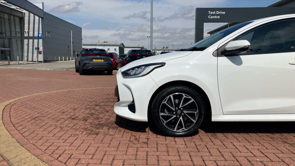 Toyota Yaris 1.5 Hybrid Design 5dr CVT Hybrid Hatchback - Image 25