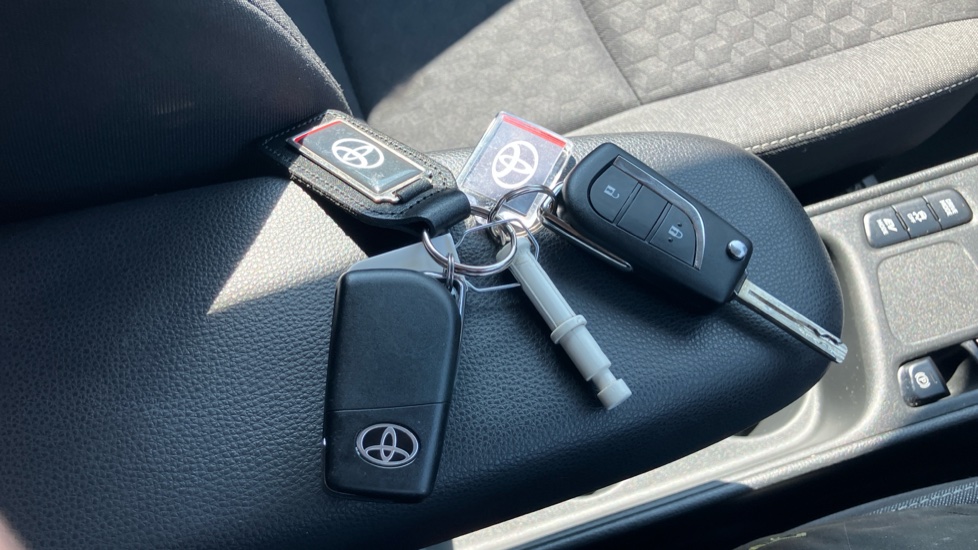 Toyota Yaris 1.5 Hybrid Design 5dr CVT Hybrid Hatchback - Image 28