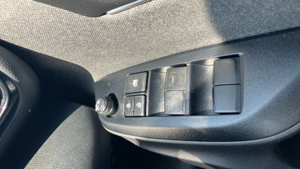 Toyota Yaris 1.5 Hybrid Design 5dr CVT Hybrid Hatchback - Image 30