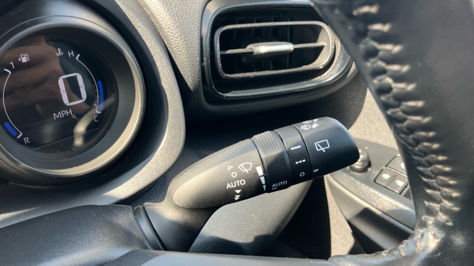 Toyota Yaris 1.5 Hybrid Design 5dr CVT Hybrid Hatchback - Image 32