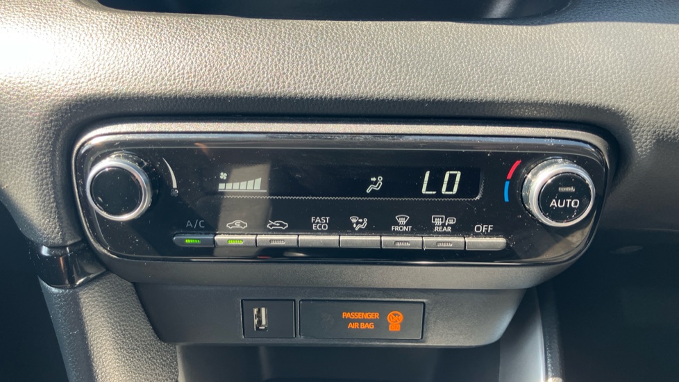 Toyota Yaris 1.5 Hybrid Design 5dr CVT Hybrid Hatchback - Image 33