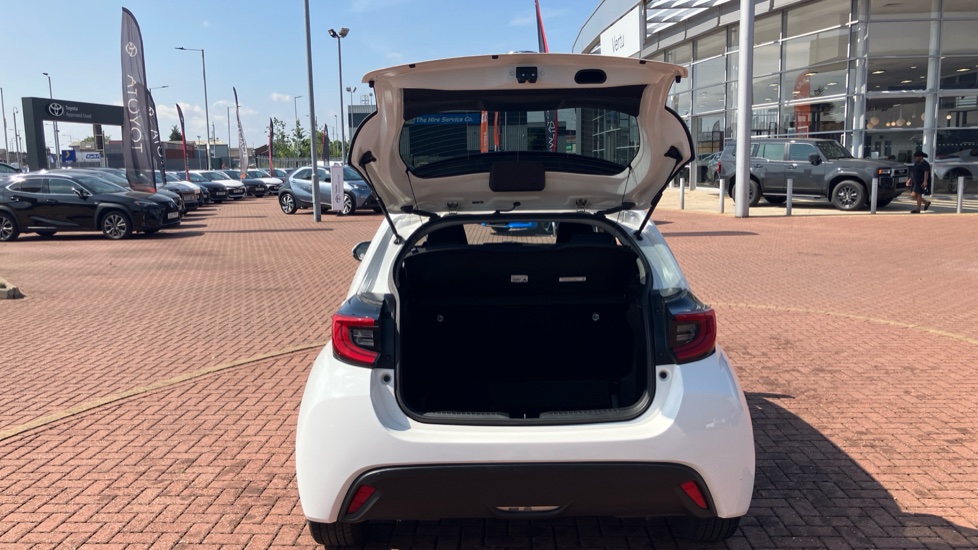 Toyota Yaris 1.5 Hybrid Design 5dr CVT Hybrid Hatchback - Image 49