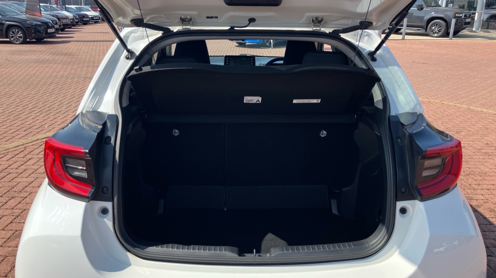 Toyota Yaris 1.5 Hybrid Design 5dr CVT Hybrid Hatchback - Image 50