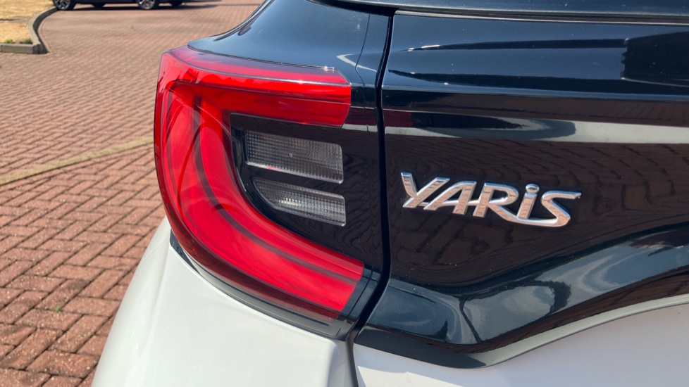 Toyota Yaris 1.5 Hybrid Design 5dr CVT Hybrid Hatchback - Image 53