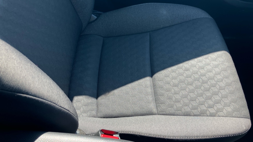 Toyota Yaris 1.5 Hybrid Design 5dr CVT Hybrid Hatchback - Image 58