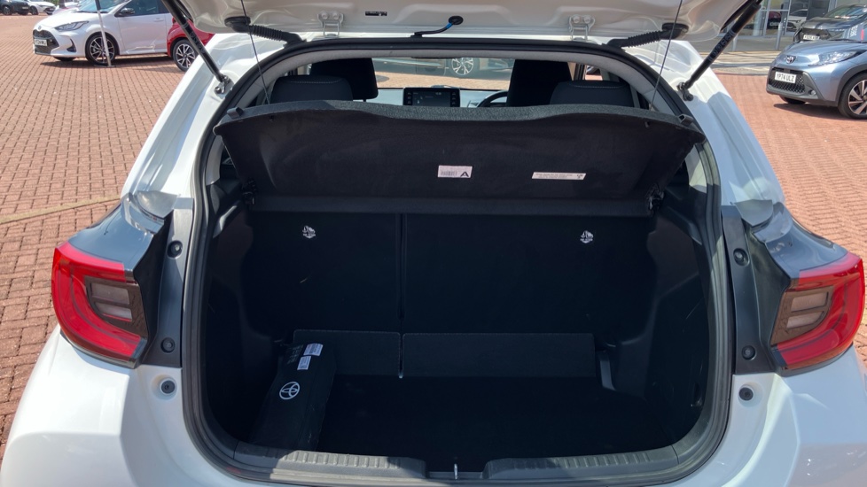 Toyota Yaris 1.5 Hybrid Design 5dr CVT Hybrid Hatchback - Image 13