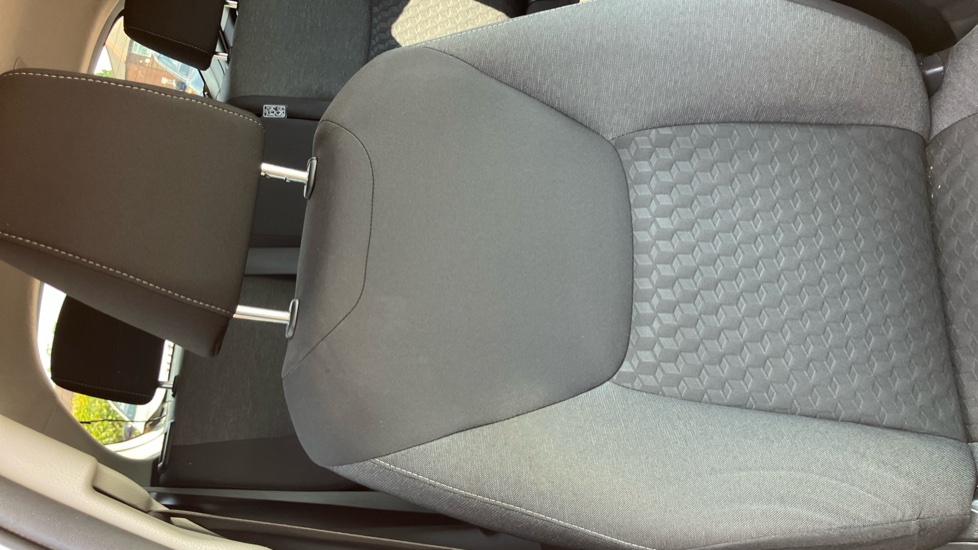 Toyota Yaris 1.5 Hybrid Design 5dr CVT Hybrid Hatchback - Image 14