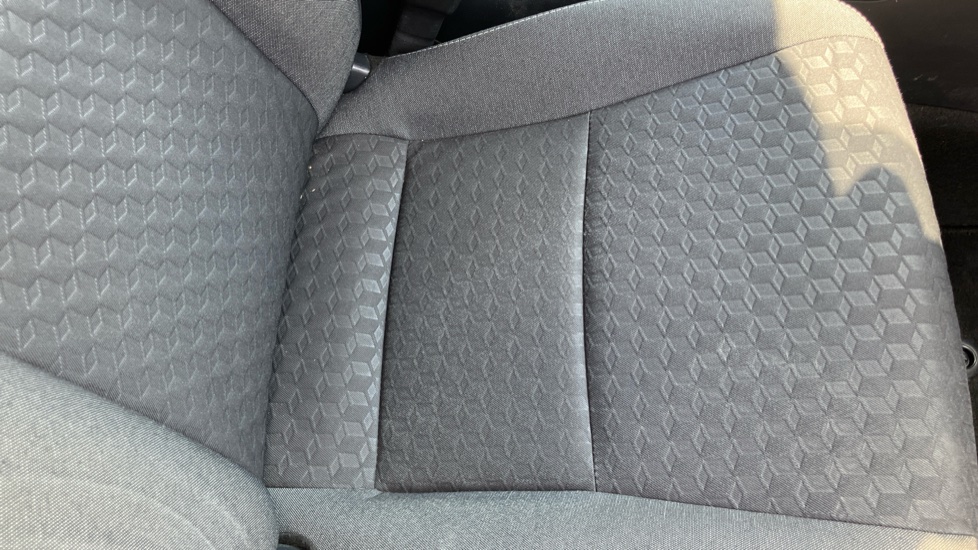Toyota Yaris 1.5 Hybrid Design 5dr CVT Hybrid Hatchback - Image 17