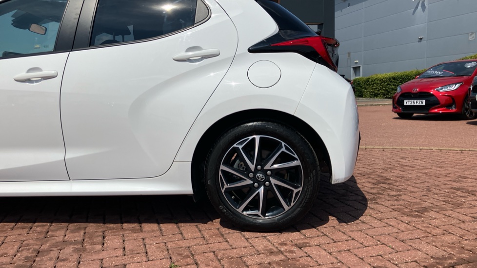 Toyota Yaris 1.5 Hybrid Design 5dr CVT Hybrid Hatchback - Image 25