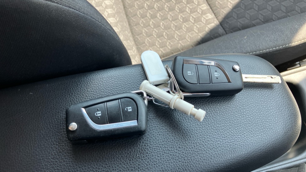 Toyota Yaris 1.5 Hybrid Design 5dr CVT Hybrid Hatchback - Image 28