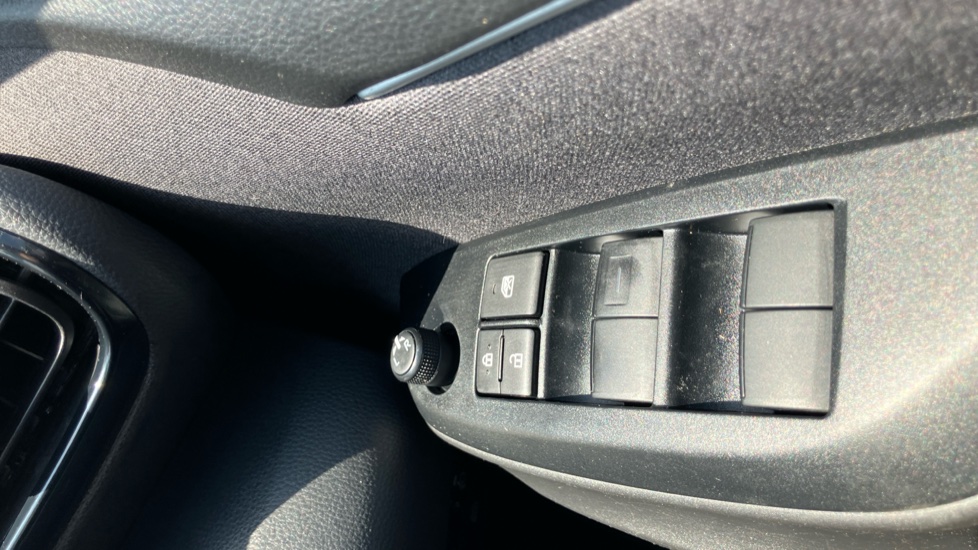 Toyota Yaris 1.5 Hybrid Design 5dr CVT Hybrid Hatchback - Image 30