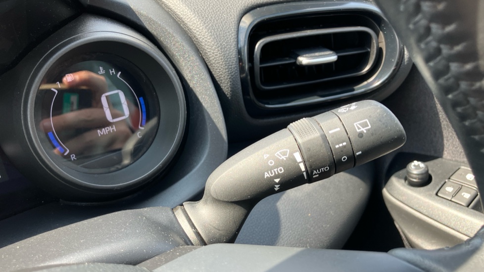 Toyota Yaris 1.5 Hybrid Design 5dr CVT Hybrid Hatchback - Image 32