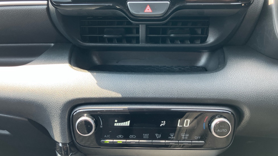 Toyota Yaris 1.5 Hybrid Design 5dr CVT Hybrid Hatchback - Image 33