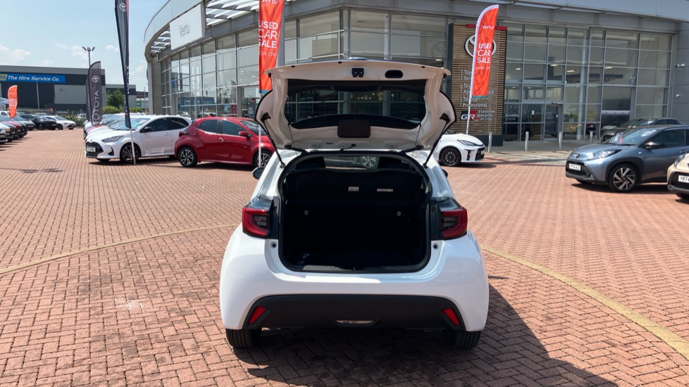 Toyota Yaris 1.5 Hybrid Design 5dr CVT Hybrid Hatchback - Image 48