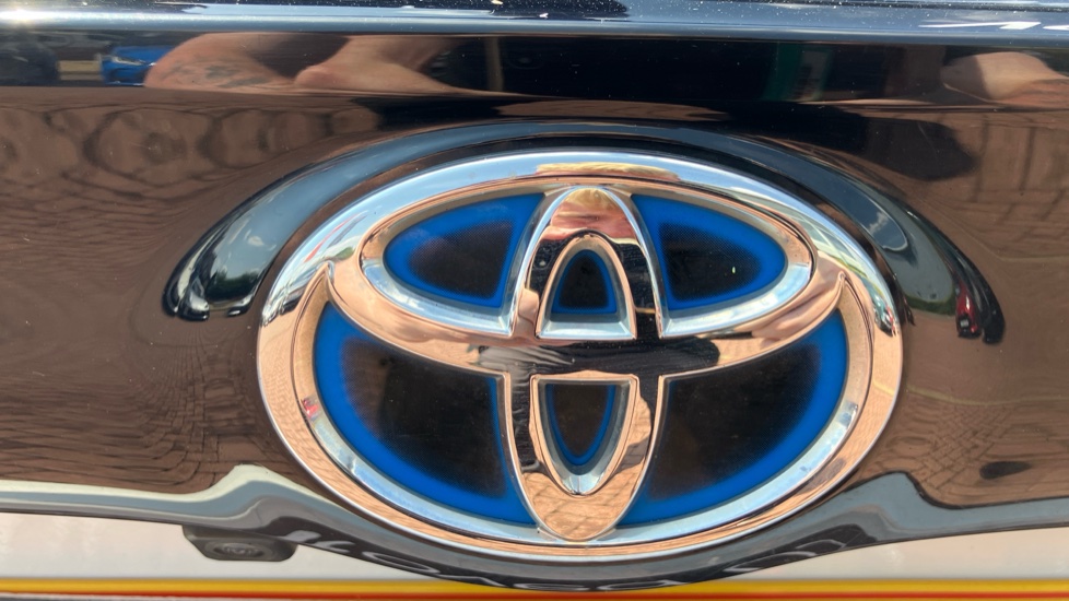 Toyota Yaris 1.5 Hybrid Design 5dr CVT Hybrid Hatchback - Image 53