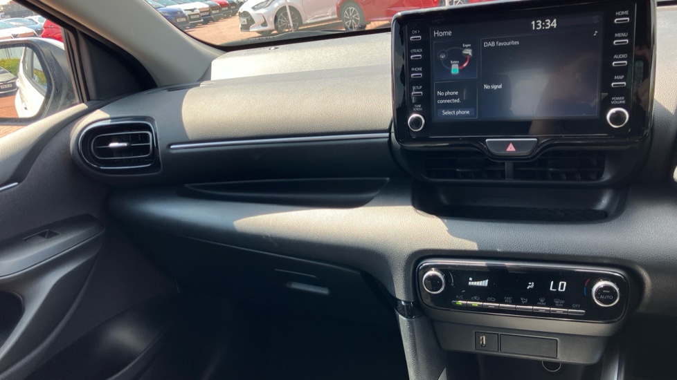 Toyota Yaris 1.5 Hybrid Design 5dr CVT Hybrid Hatchback - Image 56