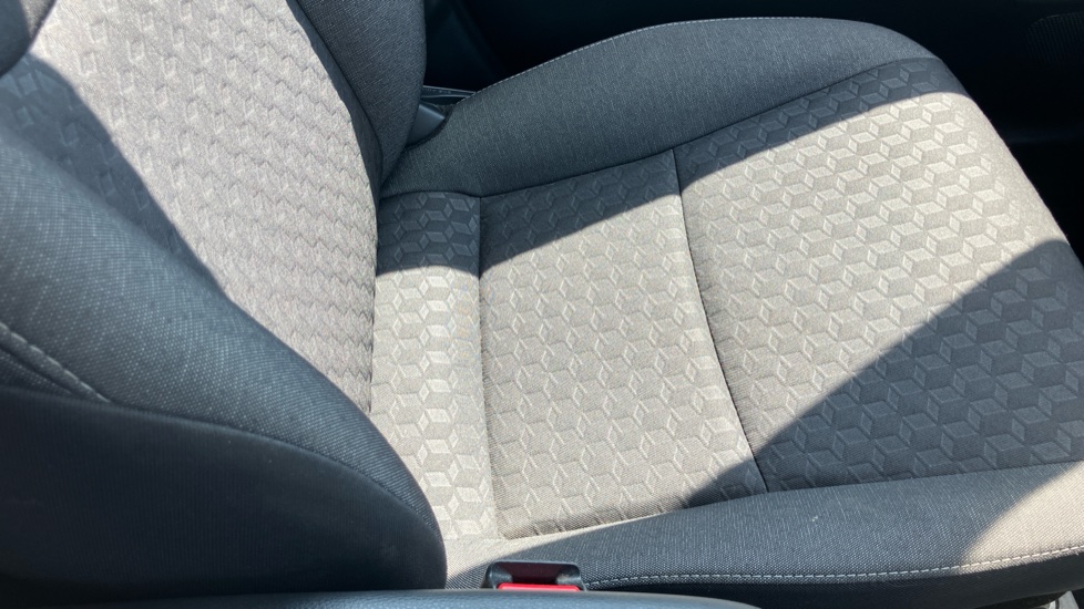 Toyota Yaris 1.5 Hybrid Design 5dr CVT Hybrid Hatchback - Image 59