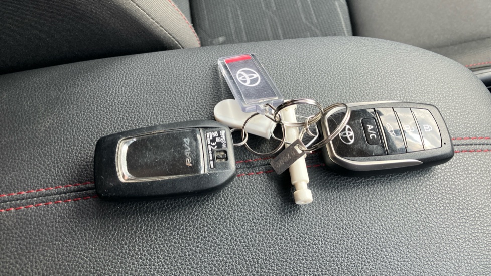 Toyota RAV4 2.5 PHEV Design 5dr CVT Estate - Image 28