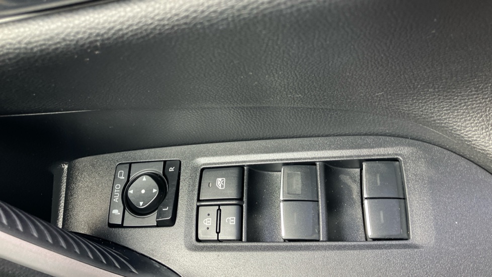 Toyota RAV4 2.5 PHEV Design 5dr CVT Estate - Image 31
