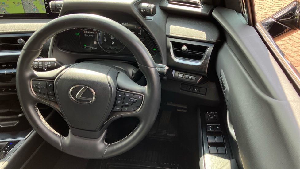 Lexus UX 250h 2.0 Takumi 5dr CVT Hybrid Hatchback - Image 10
