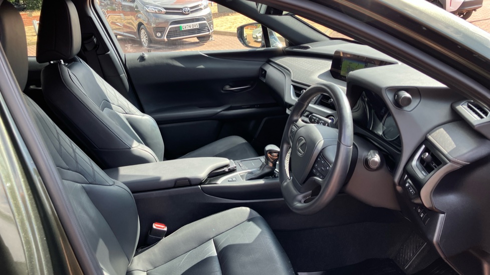 Lexus UX 250h 2.0 Takumi 5dr CVT Hybrid Hatchback - Image 12