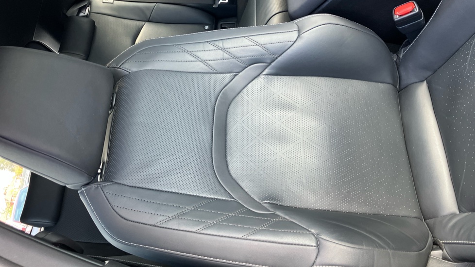 Lexus UX 250h 2.0 Takumi 5dr CVT Hybrid Hatchback - Image 14